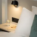 Flat Opposite From 24 Hour Parking *