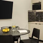 Flat Opposite From 24 Hour Parking شقة سالونيك