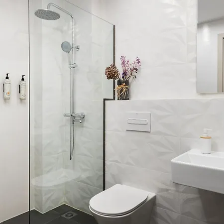 Flat Opposite From 24 Hour Parking * 塞萨洛尼基