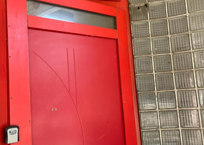 Flat Opposite From 24 Hour Parking Διαμέρισμα *